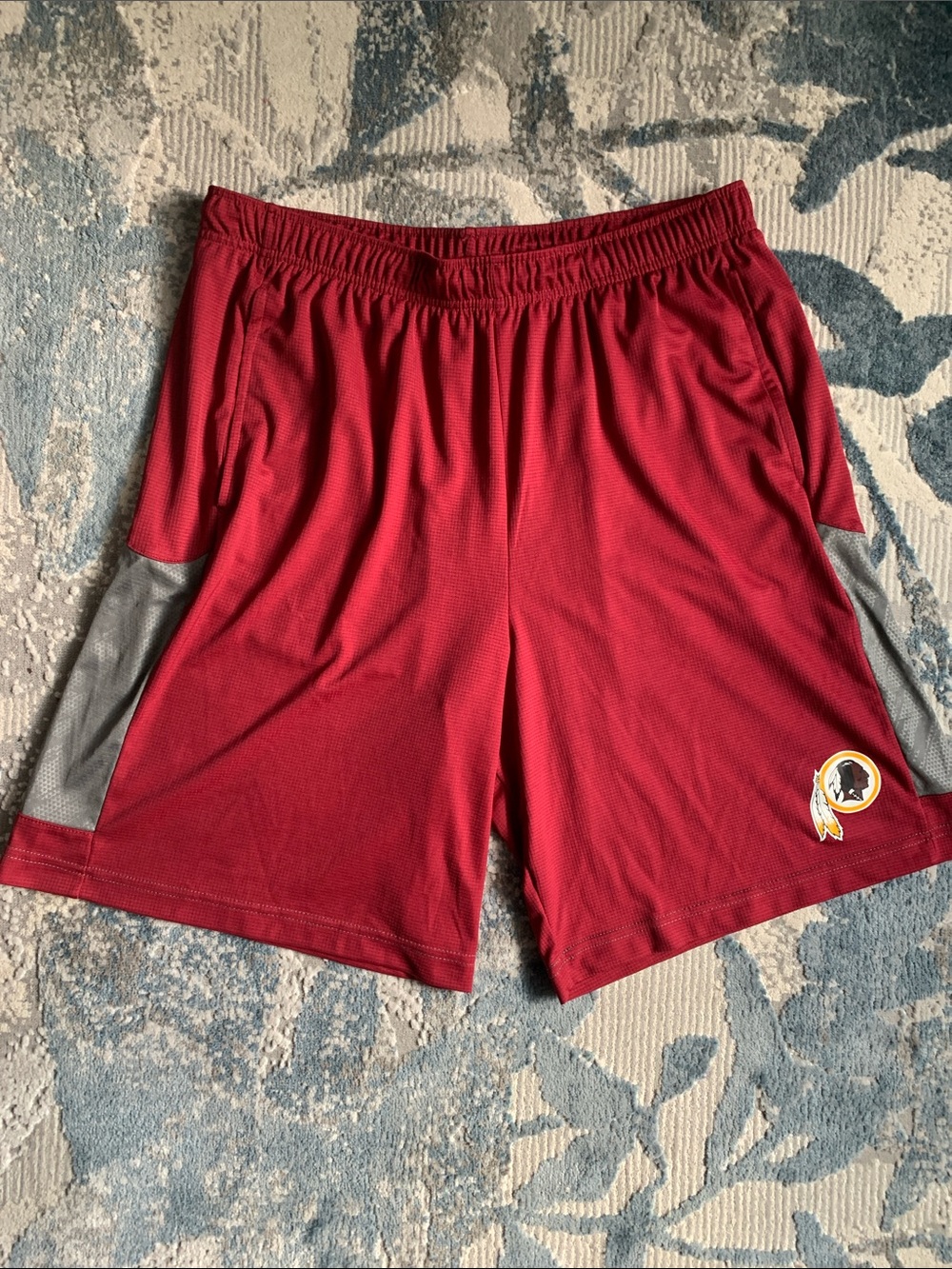 Washington Redskins Logo NFL Team Apparel TX3 Cool Men’s Shorts Size XL